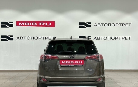 Toyota RAV4, 2017 год, 1 799 000 рублей, 6 фотография