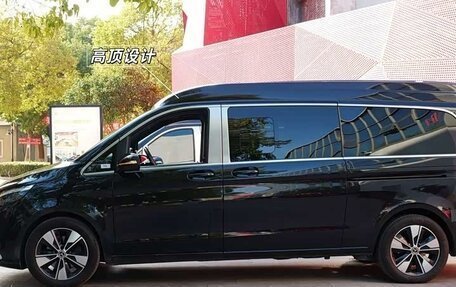 Mercedes-Benz V-Класс, 2024 год, 4 300 000 рублей, 3 фотография