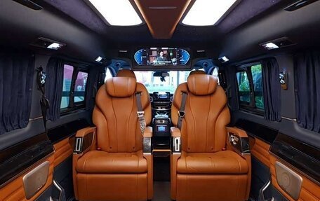 Mercedes-Benz V-Класс, 2024 год, 4 300 000 рублей, 8 фотография