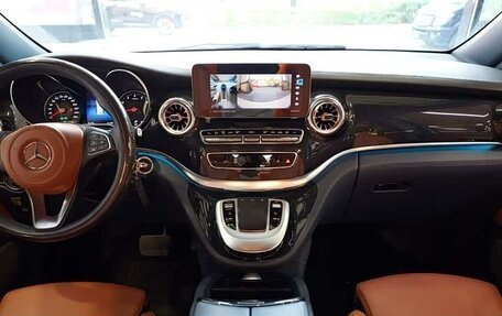 Mercedes-Benz V-Класс, 2024 год, 4 300 000 рублей, 6 фотография