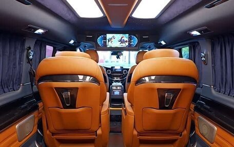 Mercedes-Benz V-Класс, 2024 год, 4 300 000 рублей, 14 фотография