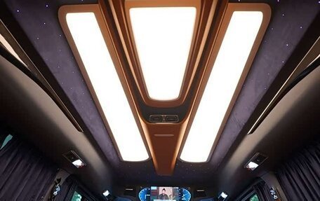 Mercedes-Benz V-Класс, 2024 год, 4 300 000 рублей, 22 фотография