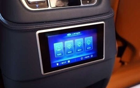 Mercedes-Benz V-Класс, 2024 год, 4 300 000 рублей, 23 фотография