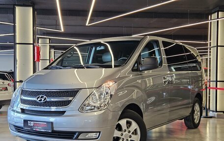Hyundai Grand Starex Grand Starex I рестайлинг 2, 2015 год, 2 390 000 рублей, 2 фотография