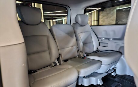 Hyundai Grand Starex Grand Starex I рестайлинг 2, 2015 год, 2 390 000 рублей, 9 фотография