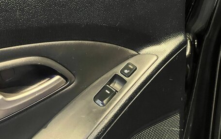 Hyundai ix35 I рестайлинг, 2010 год, 1 000 000 рублей, 16 фотография