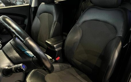 Hyundai ix35 I рестайлинг, 2010 год, 1 000 000 рублей, 23 фотография