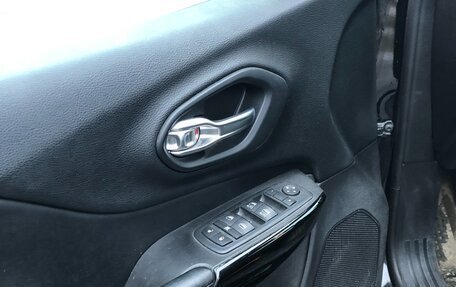 Jeep Cherokee, 2019 год, 3 000 000 рублей, 13 фотография