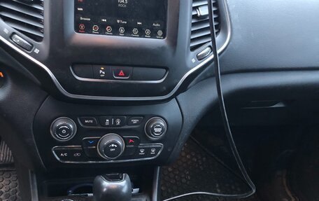 Jeep Cherokee, 2019 год, 3 000 000 рублей, 10 фотография