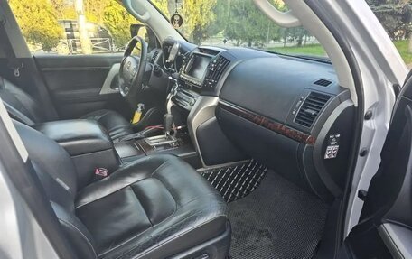 Toyota Land Cruiser 200, 2011 год, 3 800 000 рублей, 10 фотография