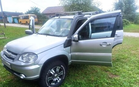 Chevrolet Niva I рестайлинг, 2012 год, 720 000 рублей, 2 фотография