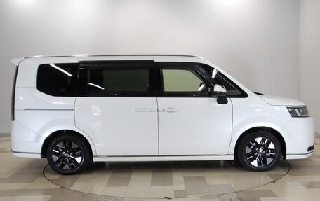 Honda Stepwgn, 2022 год, 2 486 911 рублей, 3 фотография