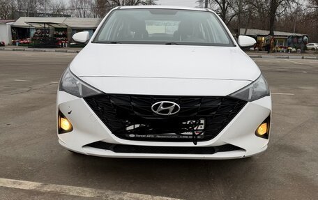Hyundai Solaris II рестайлинг, 2022 год, 1 500 000 рублей, 1 фотография