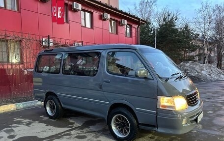Toyota HiAce H100, 2001 год, 849 000 рублей, 3 фотография