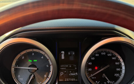 Toyota Land Cruiser Prado 150 рестайлинг 2, 2015 год, 4 050 000 рублей, 14 фотография