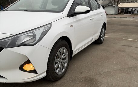 Hyundai Solaris II рестайлинг, 2022 год, 1 500 000 рублей, 3 фотография