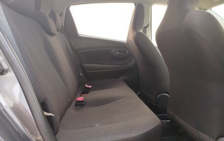 Toyota Vitz, 2018 год, 990 000 рублей, 14 фотография