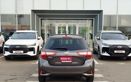 Toyota Vitz, 2018 год, 990 000 рублей, 6 фотография