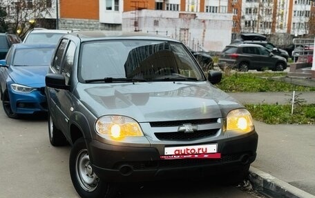 Chevrolet Niva I рестайлинг, 2015 год, 580 000 рублей, 3 фотография