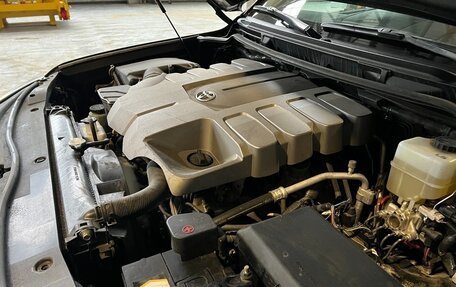 Toyota Land Cruiser 200, 2013 год, 8 000 000 рублей, 10 фотография