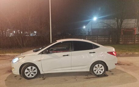 Hyundai Solaris II рестайлинг, 2015 год, 520 000 рублей, 2 фотография