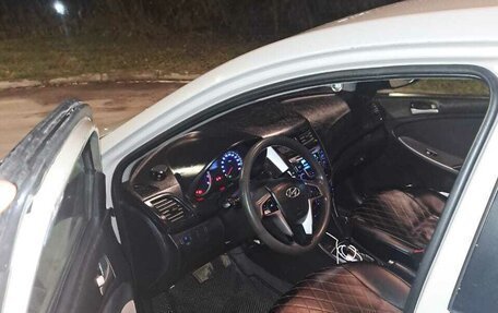 Hyundai Solaris II рестайлинг, 2015 год, 520 000 рублей, 6 фотография