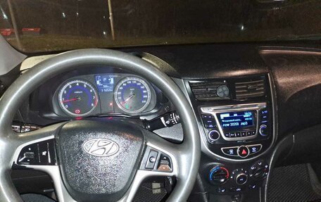 Hyundai Solaris II рестайлинг, 2015 год, 520 000 рублей, 7 фотография