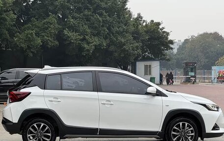 Toyota Yaris XP150 рестайлинг, 2022 год, 1 360 000 рублей, 4 фотография