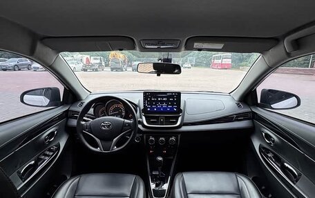 Toyota Yaris XP150 рестайлинг, 2022 год, 1 360 000 рублей, 11 фотография