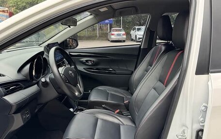 Toyota Yaris XP150 рестайлинг, 2022 год, 1 360 000 рублей, 13 фотография