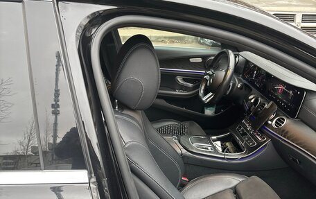 Mercedes-Benz E-Класс, 2021 год, 3 200 000 рублей, 5 фотография