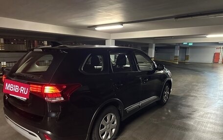 Mitsubishi Outlander III рестайлинг 3, 2021 год, 2 550 000 рублей, 2 фотография