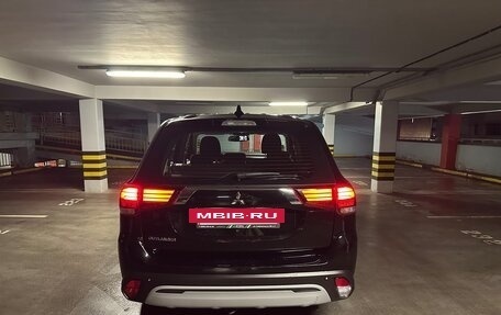 Mitsubishi Outlander III рестайлинг 3, 2021 год, 2 550 000 рублей, 3 фотография