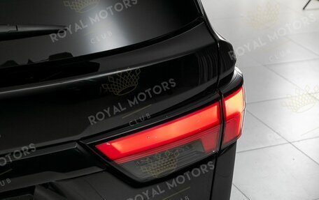 Toyota Sequoia, 2023 год, 13 000 000 рублей, 7 фотография