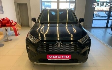 Toyota RAV4, 2019 год, 3 660 000 рублей, 2 фотография