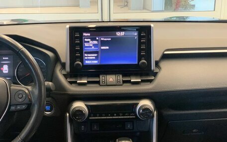 Toyota RAV4, 2019 год, 3 660 000 рублей, 12 фотография