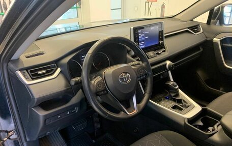 Toyota RAV4, 2019 год, 3 660 000 рублей, 13 фотография