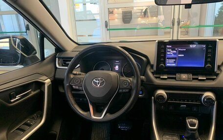 Toyota RAV4, 2019 год, 3 660 000 рублей, 9 фотография