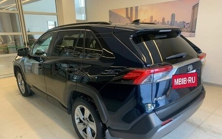 Toyota RAV4, 2019 год, 3 660 000 рублей, 6 фотография