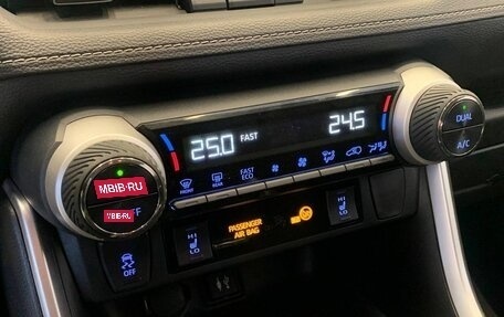 Toyota RAV4, 2019 год, 3 660 000 рублей, 21 фотография