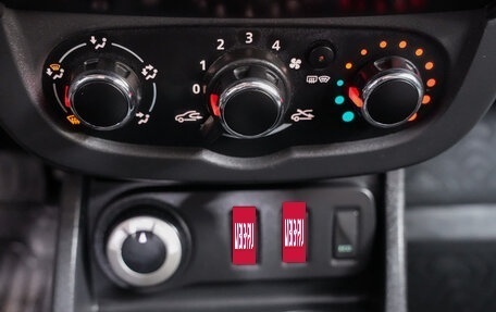 Renault Duster I рестайлинг, 2017 год, 980 000 рублей, 18 фотография