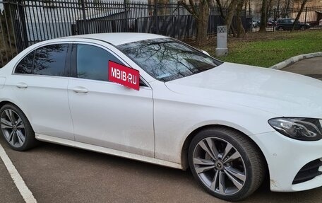 Mercedes-Benz E-Класс, 2017 год, 3 300 000 рублей, 9 фотография