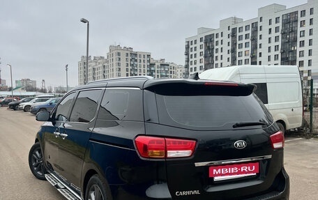 KIA Carnival III, 2018 год, 2 300 000 рублей, 2 фотография