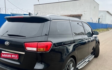 KIA Carnival III, 2018 год, 2 300 000 рублей, 3 фотография