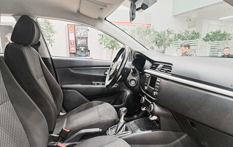 KIA Rio IV, 2018 год, 1 015 000 рублей, 13 фотография