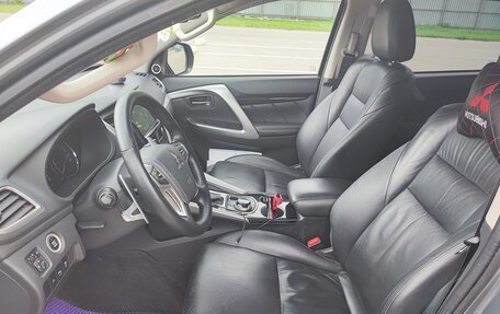 Mitsubishi Pajero Sport III рестайлинг, 2017 год, 3 120 000 рублей, 5 фотография