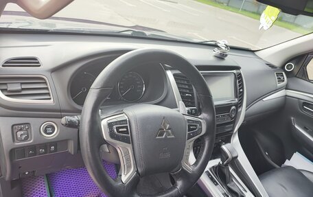 Mitsubishi Pajero Sport III рестайлинг, 2017 год, 3 120 000 рублей, 6 фотография