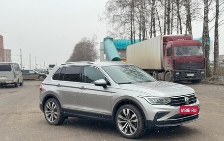 Volkswagen Tiguan II, 2021 год, 2 520 000 рублей, 3 фотография