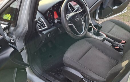 Opel Astra J, 2011 год, 550 000 рублей, 18 фотография