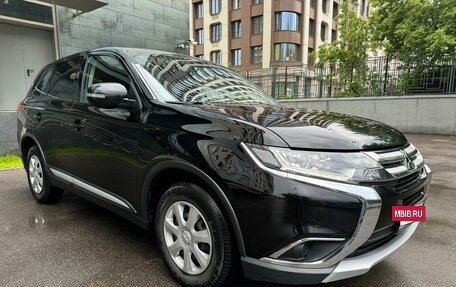 Mitsubishi Outlander III рестайлинг 3, 2017 год, 1 980 000 рублей, 3 фотография